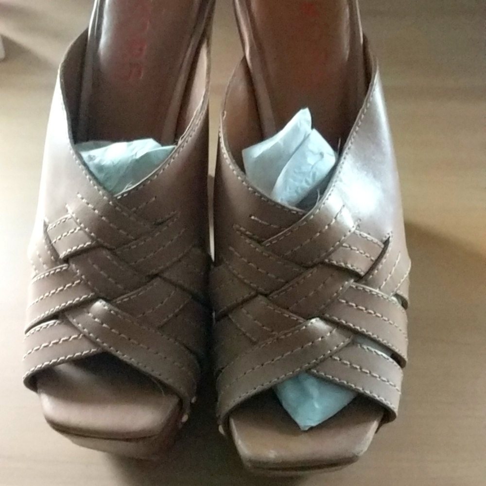 kors by Michael kors size 10 platform  fairly new
